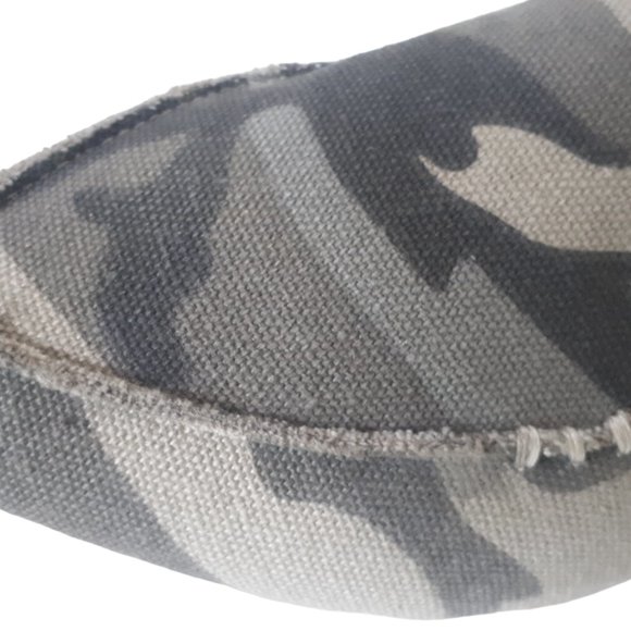 Sugar Women Fabric Camoflauge Shoe Size 6M Pointed Toe Slip On Flats - Picture 7 of 7